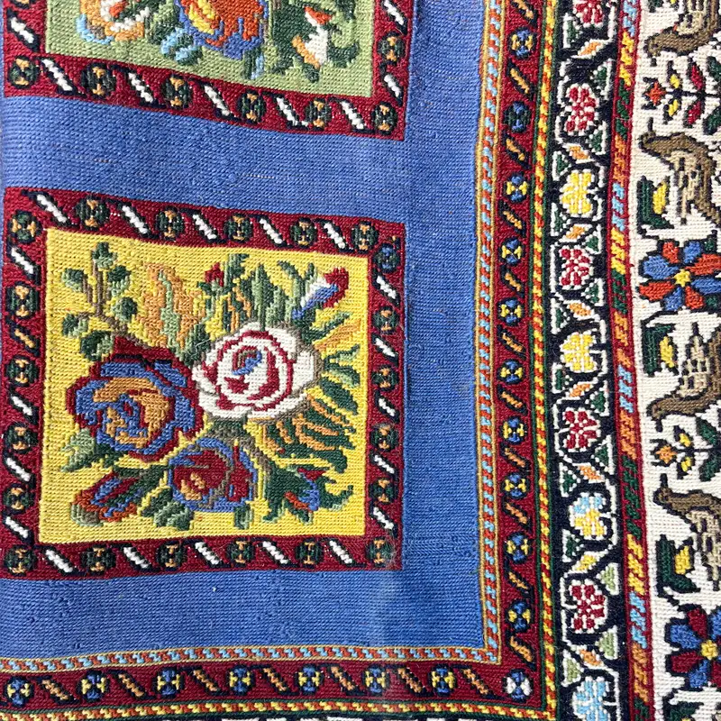 گلیم سوزنی طرح گلفرنگ آبی سایز 125*80 کد 1662
