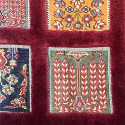 گلیم فرش قاب خشتی زرشکی سایز 132*86 کد 1378